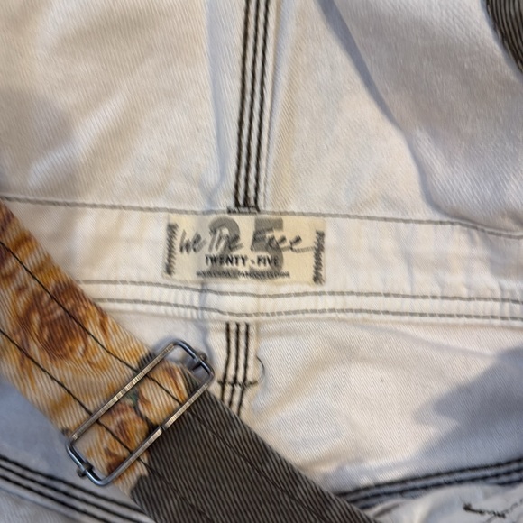 Free People “We The Free” The Boyfriend Floral Printed Denim Overalls Size 25 - Picture 4 of 4